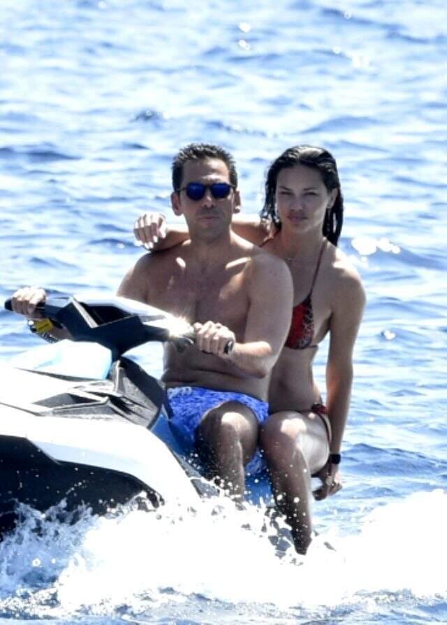 Bir yıla iki aşk sığdıran ünlü model Adriana Lima, 2019'a lanet okudu