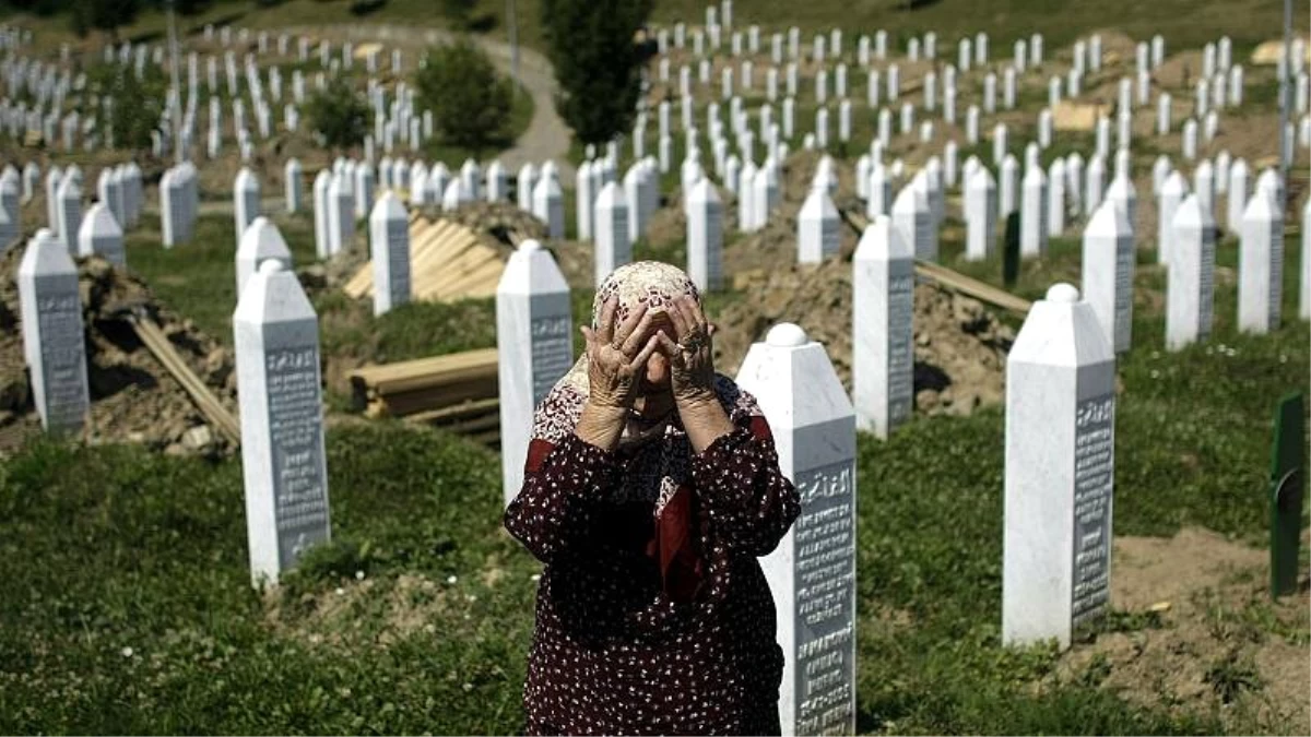 Платок на кладбище. Сребреница кладбище.
