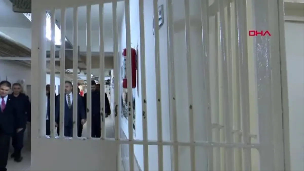 Bursa-mahkumlar oyuncak üretiyor, çocuklar seviniyor