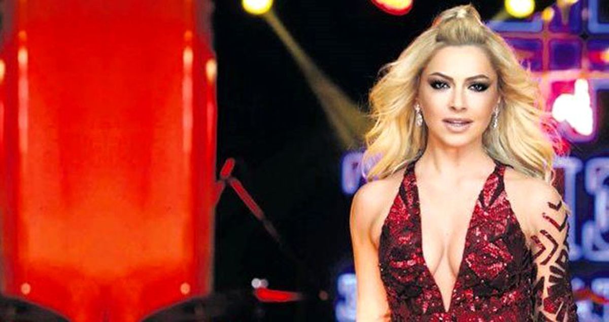 Hadise kırmızılara büründü, takipçilerinden tam not aldı