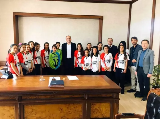 Kaymakam Çil, başarılı sporcuları kabul etti Kaymakam Çil, başarılı sporcuları kabul etti