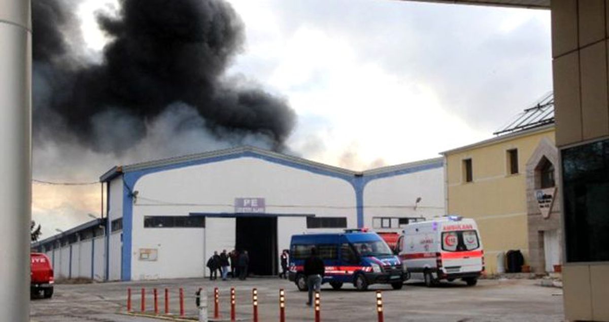 Kayseri'de plastik boru fabrikasında yangın çıktı