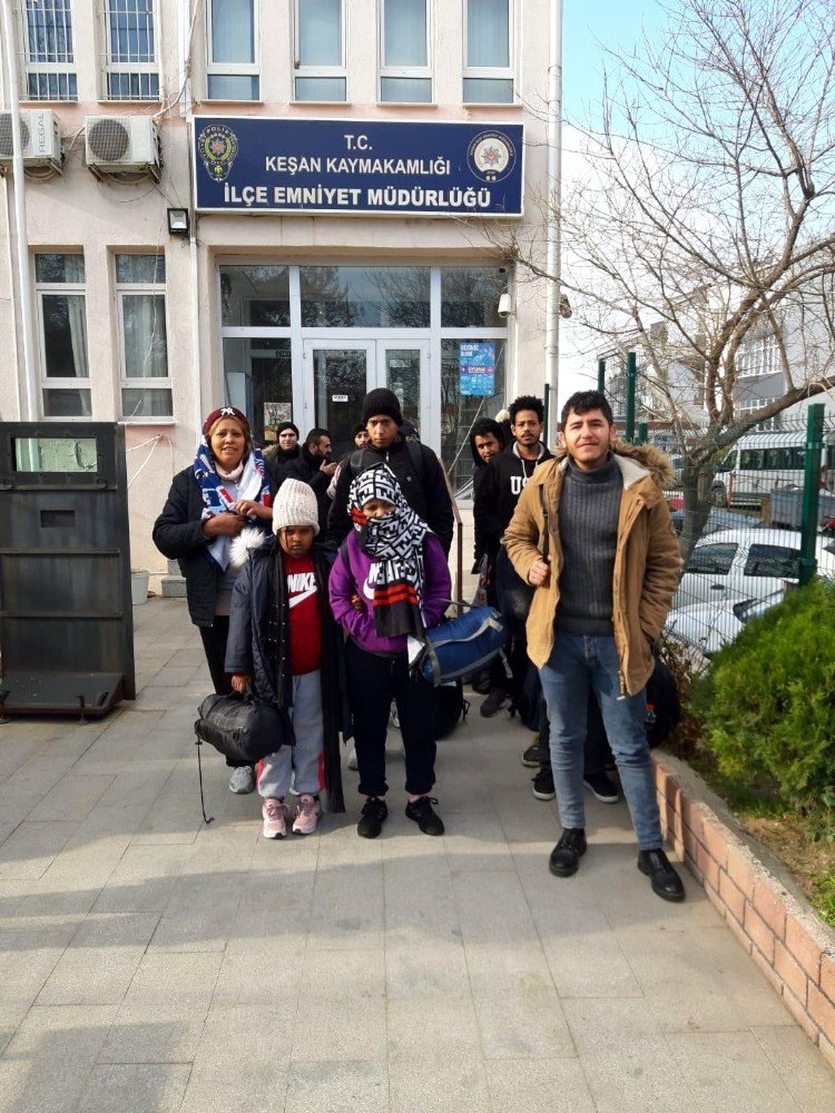 Keşan'da 21 düzensiz göçmen yakalandı, göçmen kaçakçısı tutuklandı