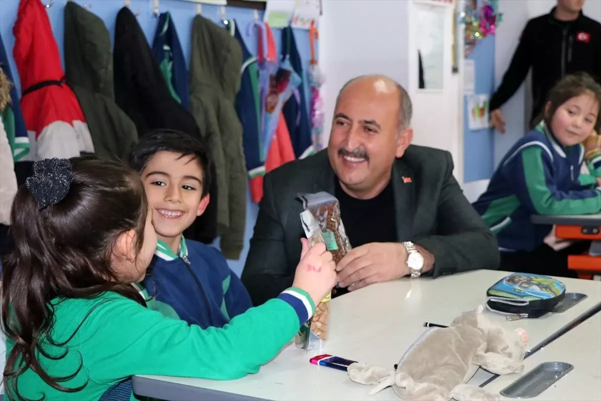 Kırıkkale'de öğrencinin hayvanlar için mama talebini belediye karşıladı