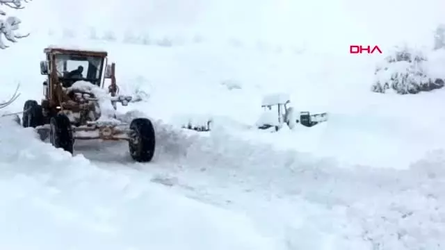 Mersin'de sağanak hayatı felç etti Mersin'de sağanak hayatı felç etti
