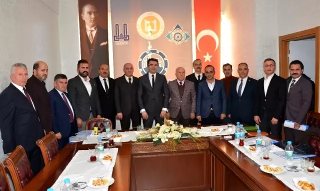 Vali Memiş'ten Sekmen ve Özakalın'a teşekkür Vali Memiş'ten Sekmen ve Özakalın'a teşekkür