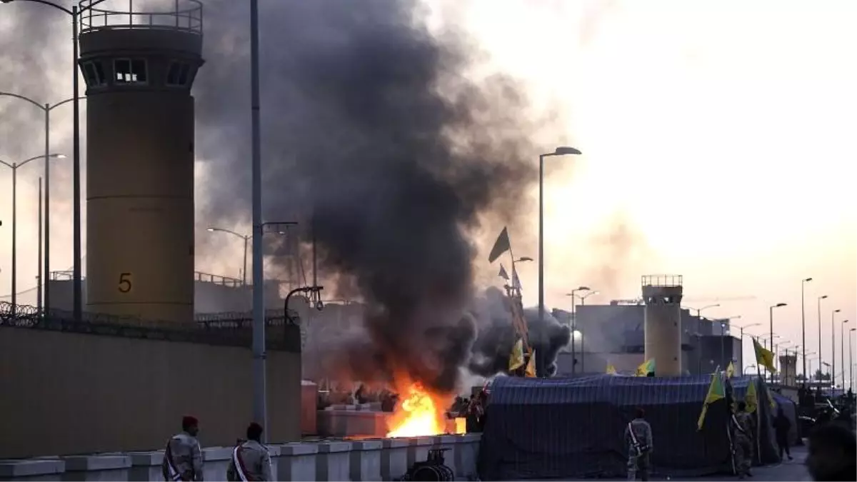 Şiddetli protestoların ardından ABD'den Bağdat Büyükelçiliği'ne ek asker takviyesi