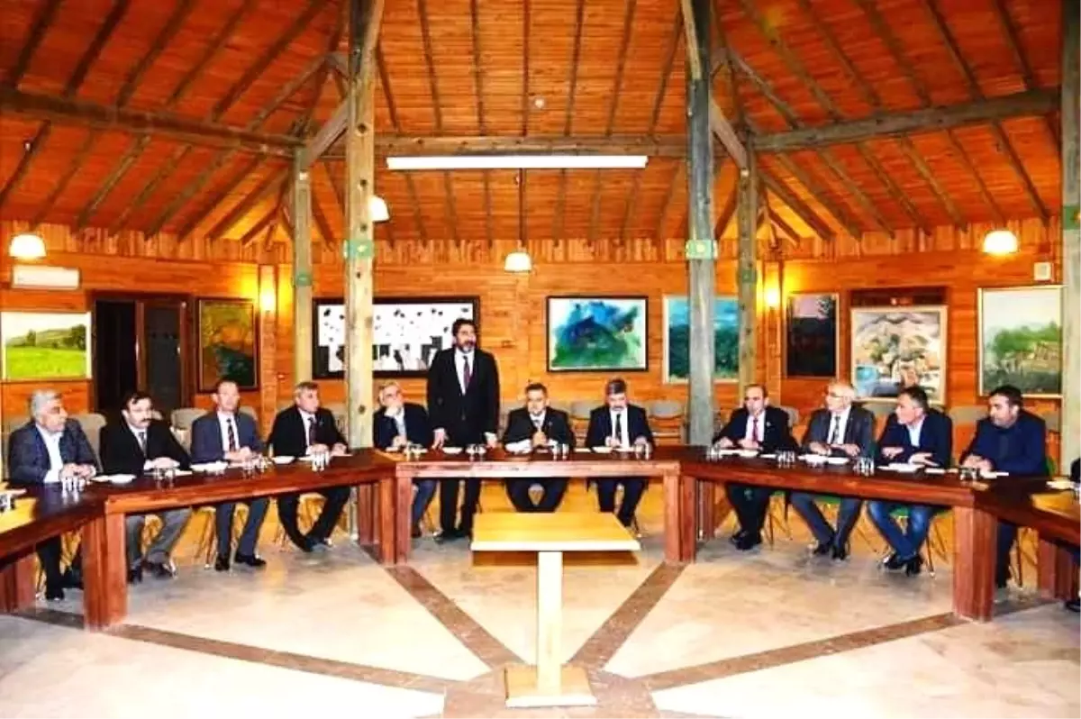 AK Partili ilçe ve belde belediye başkanları Gediz'de toplandı