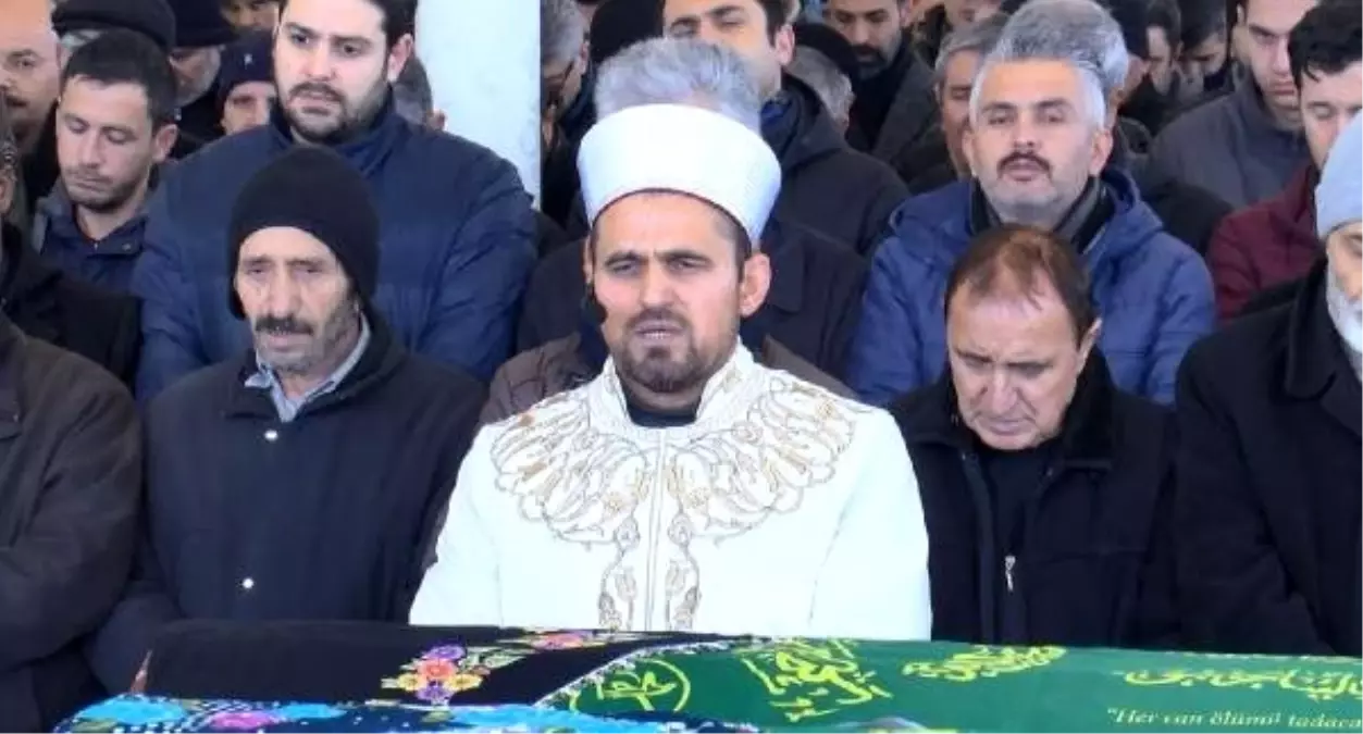 Ankara'da otomobilin çarpması sonucu ölen 2 kadın toprağa verildi