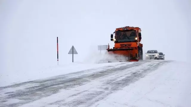 Ardahan'da ulaşıma kar, tipi ve sis engeli