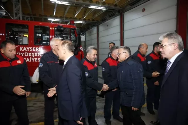 Başkan Büyükkılıç, Vali Günaydın ile birlikte görev başındakilere moral verdi Başkan Büyükkılıç, Vali Günaydın ile birlikte görev başındakilere moral verdi