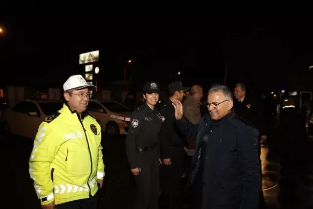 Başkan Büyükkılıç, Vali Günaydın ile birlikte görev başındakilere moral verdi Başkan Büyükkılıç, Vali Günaydın ile birlikte görev başındakilere moral verdi