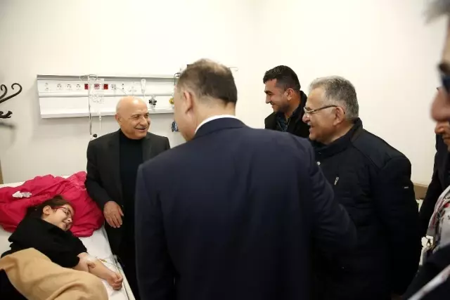 Başkan Büyükkılıç, Vali Günaydın ile birlikte görev başındakilere moral verdi Başkan Büyükkılıç, Vali Günaydın ile birlikte görev başındakilere moral verdi