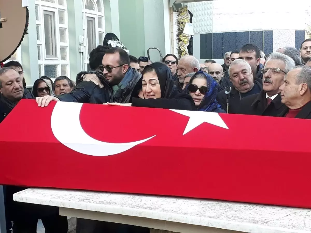 Bir Es Icin En Aci An Tabutuna Sarilarak Agladi Haberler