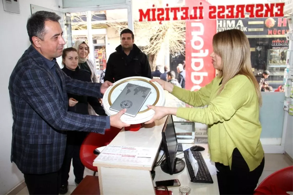 Bismil Belediyesi'nden esnafa yeni yıl hediyesi