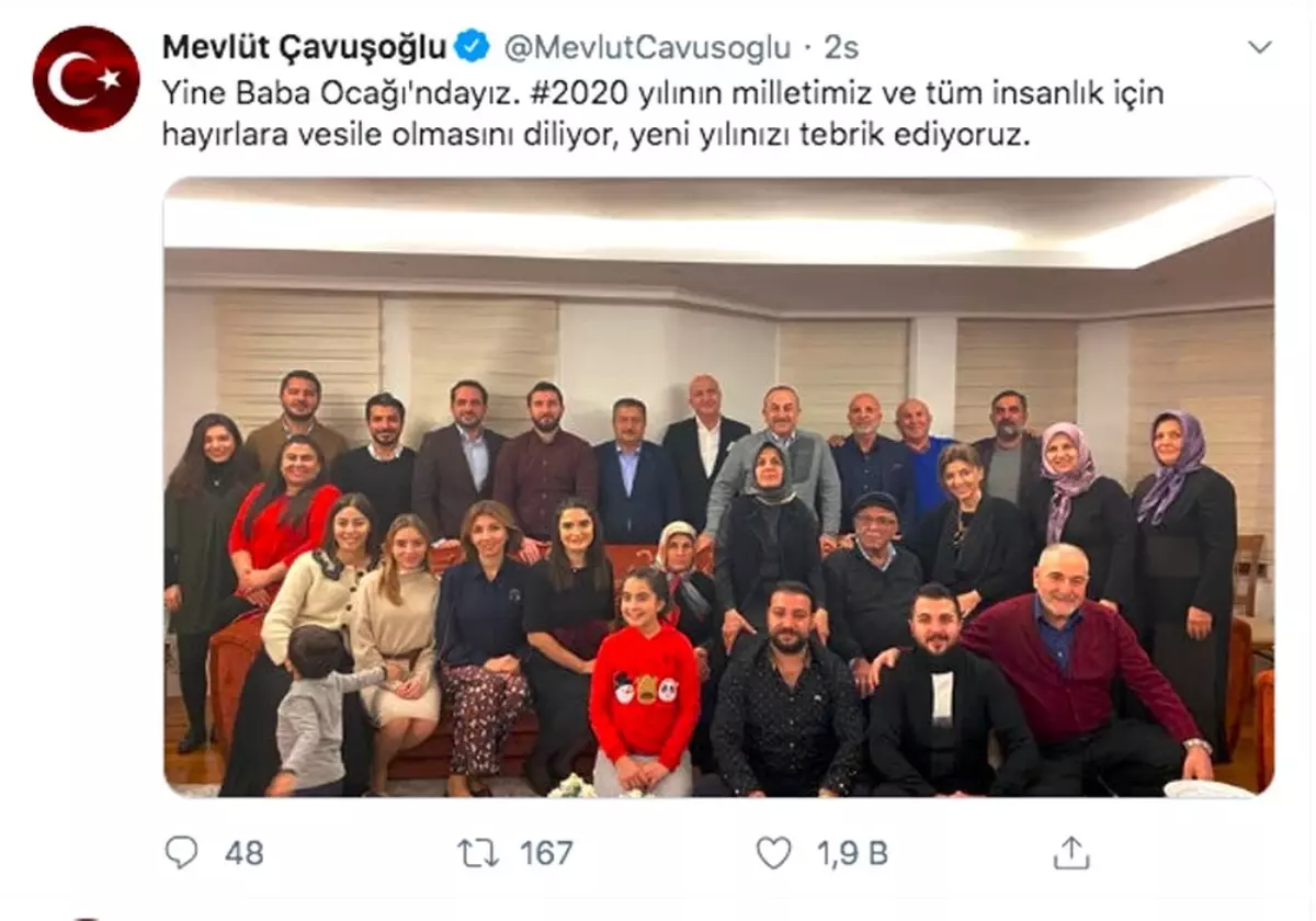 Dışişleri Bakanı Çavuşoğlu'ndan aile fotoğraflı yeni yıl mesajı