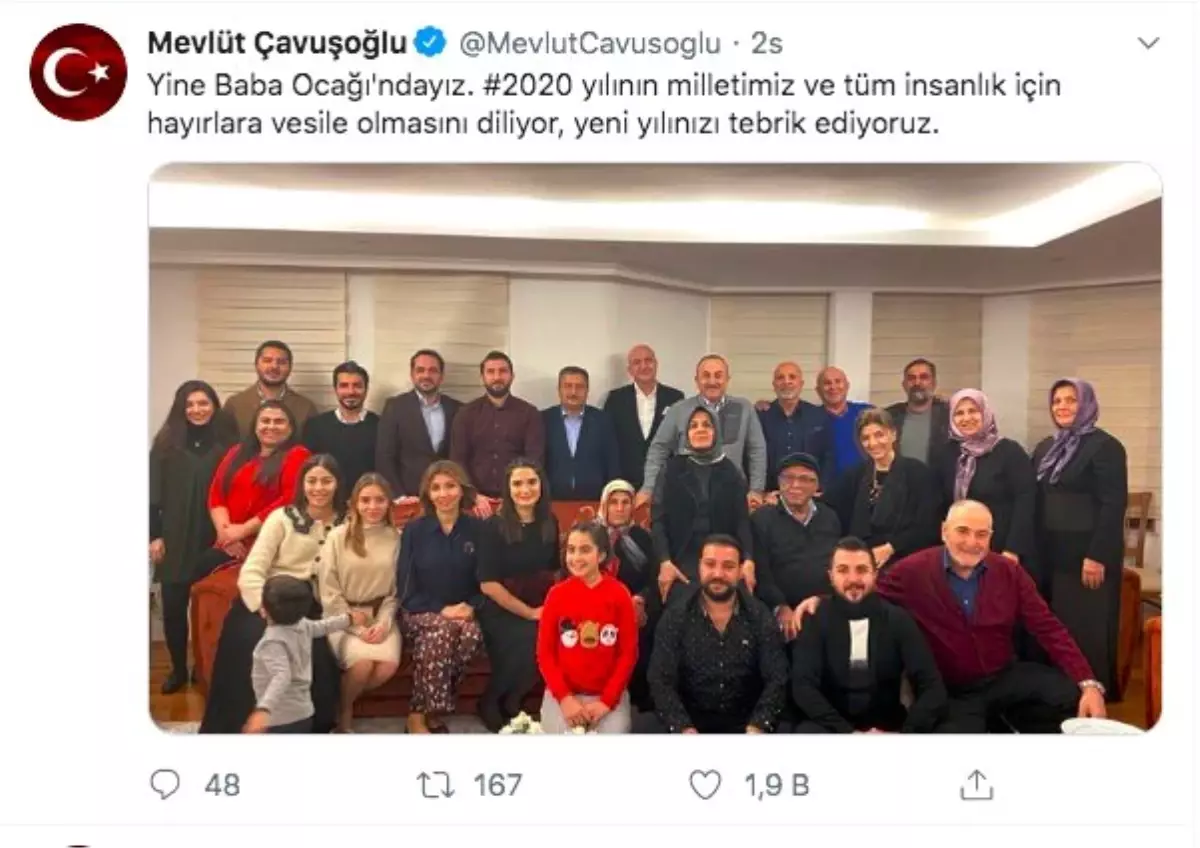 Dışişleri Bakanı Çavuşoğlu'ndan aile fotoğraflı yeni yıl mesajı