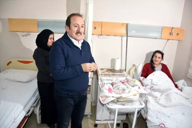 Diyarbakır, Elazığ ve Şırnak'ta yeni yılın ilk bebekleri doğdu Diyarbakır, Elazığ ve Şırnak'ta yeni yılın ilk bebekleri doğdu