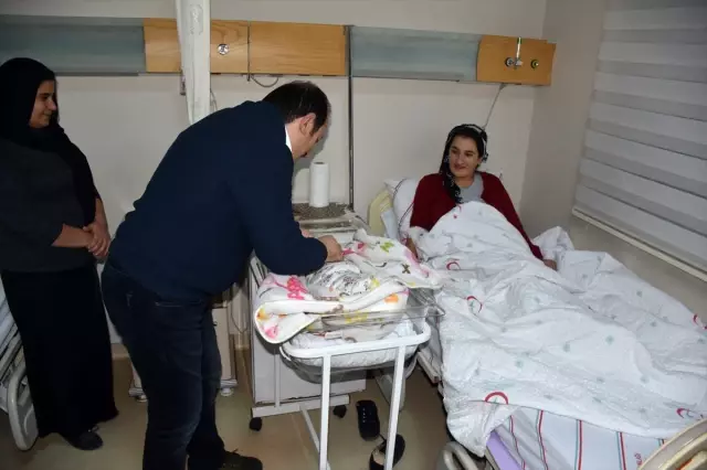 Diyarbakır, Elazığ ve Şırnak'ta yeni yılın ilk bebekleri doğdu Diyarbakır, Elazığ ve Şırnak'ta yeni yılın ilk bebekleri doğdu