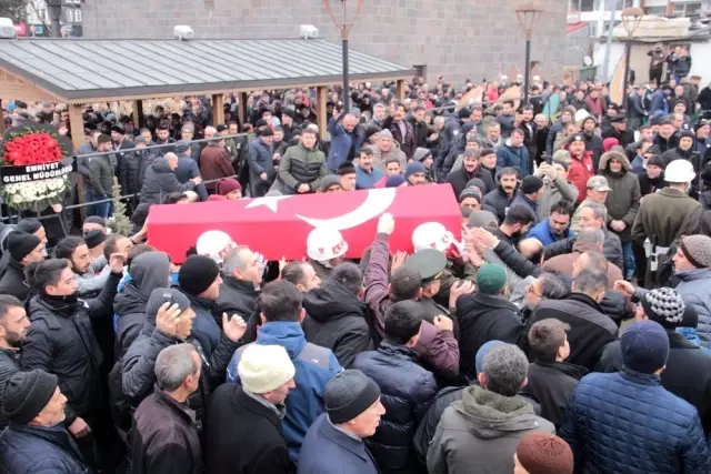 Erzurumlu şehidi binler uğurladı Erzurumlu şehidi binler uğurladı