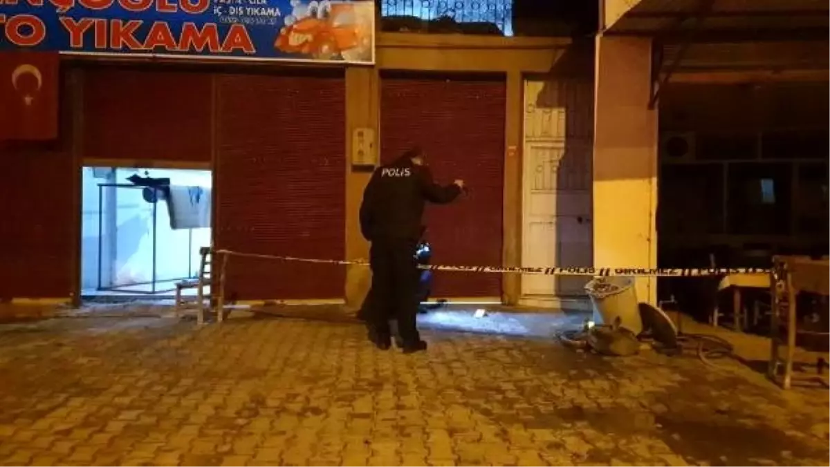 Evinin önünde tabancayla vurularak yaralandı
