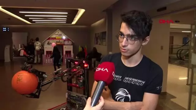 Genç 'robot takımı' çocuklarla buluştu