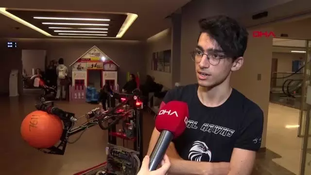 Genç 'robot takımı' çocuklarla buluştu