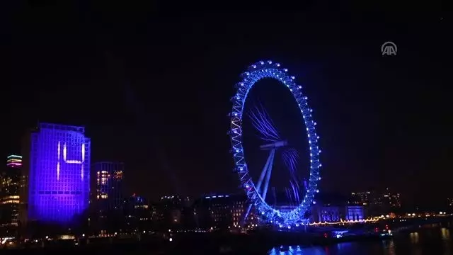Ingiltere 2020 Ye Geleneksel Havai Fisek Gosterisiyle Girdi 2 Londra