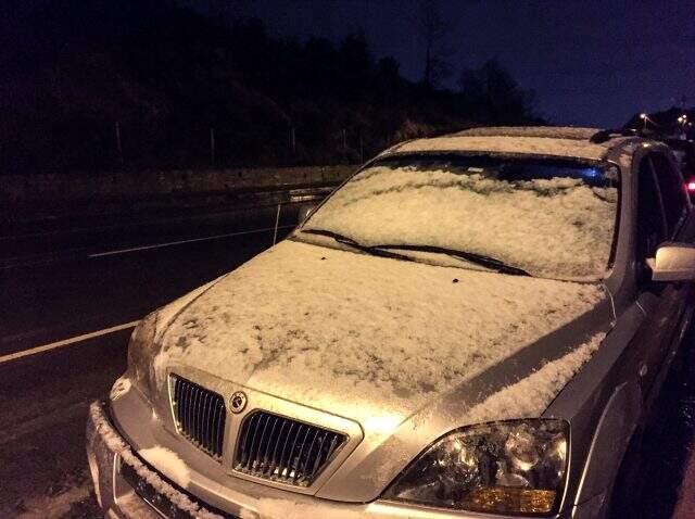 İstanbul'da kısa süreli kar ve dolu yağışı sürprizi