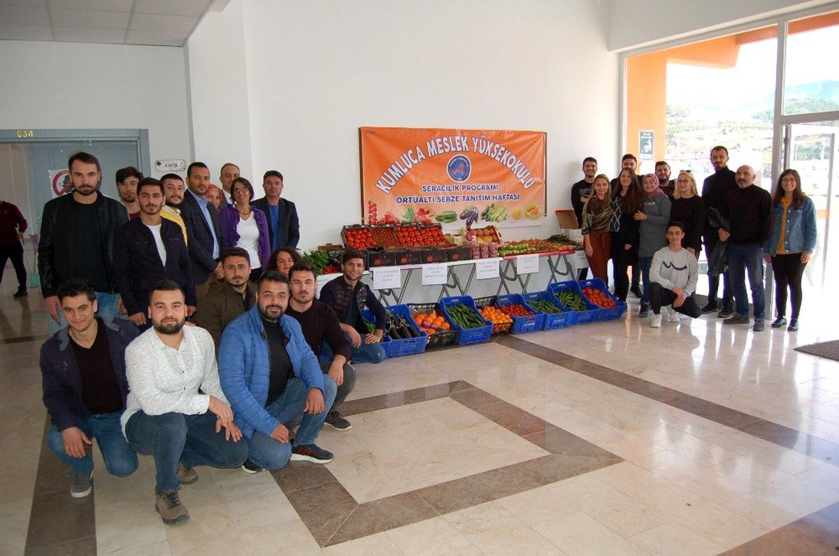 Kumluca'da seracılık programı öğrencileri sebze tanıtım haftası