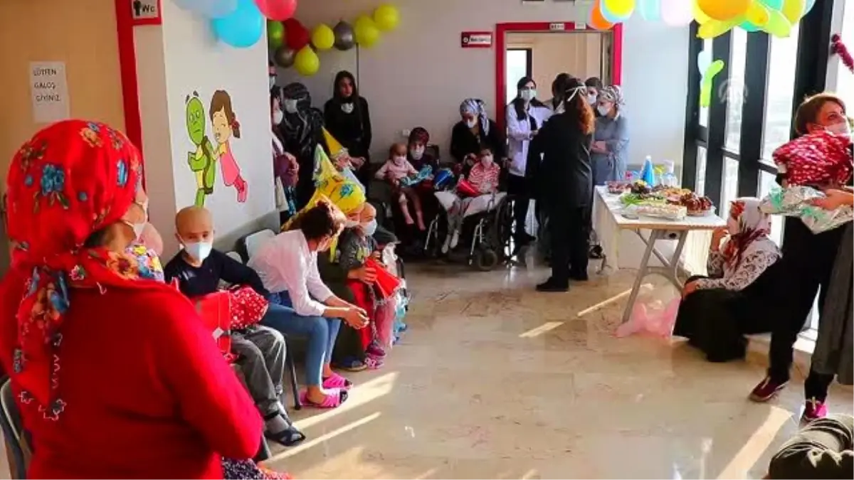 Lösemili çocuklar yeni yıla yeni hediyelerle girdi