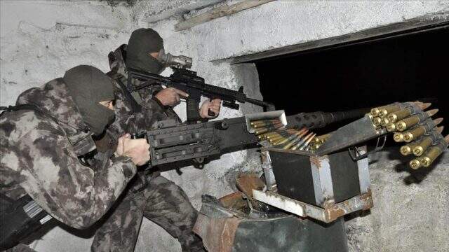 Mehmetçik yeni yıla ailelerinden uzakta, silah arkadaşlarıyla girdi