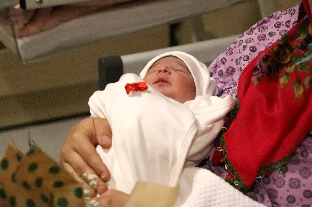 Mersin De Yeni Yilin Ilk Bebegi Cennet Nur Oldu Haberler