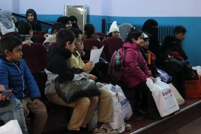 Öğrencilerin oteldeki ağaca astıkları dilekleri müşteriler tarafından gerçekleştirildi Öğrencilerin oteldeki ağaca astıkları dilekleri müşteriler tarafından gerçekleştirildi