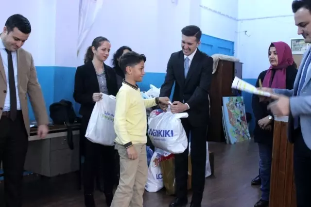 Öğrencilerin oteldeki ağaca astıkları dilekleri müşteriler tarafından gerçekleştirildi Öğrencilerin oteldeki ağaca astıkları dilekleri müşteriler tarafından gerçekleştirildi