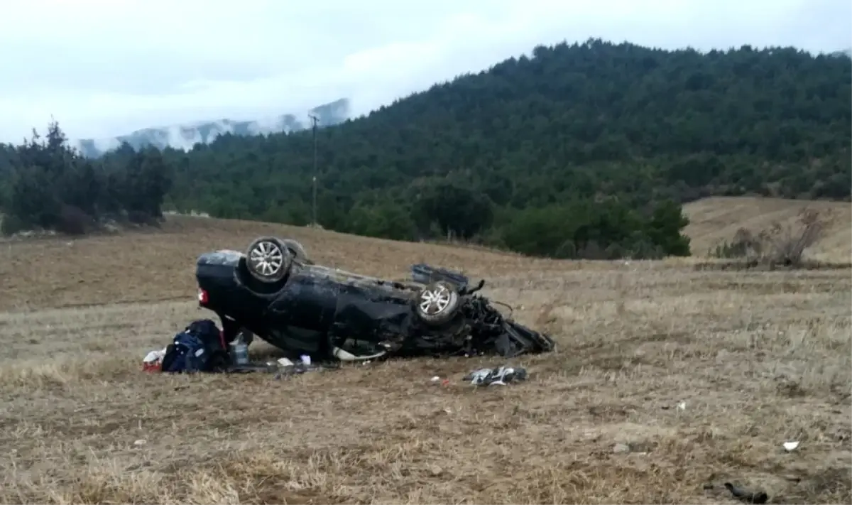 Otomobil tarlaya uçtu: 2 yaralı