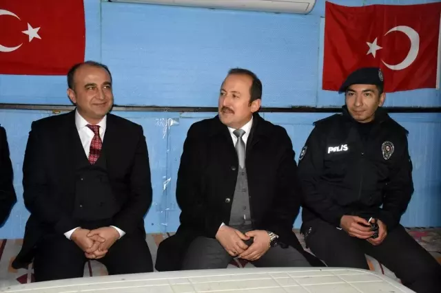 Şırnak Valisi Pehlivan, yeni yılı Mehmetçik ile karşıladı Açıklaması Şırnak Valisi Pehlivan, yeni yılı Mehmetçik ile karşıladı Açıklaması