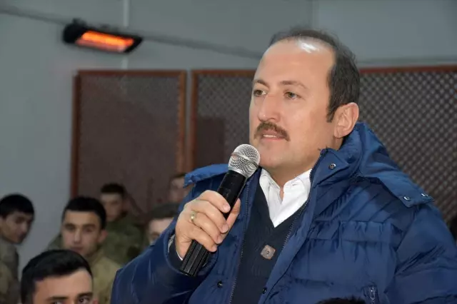 Şırnak Valisi Pehlivan, yeni yılı Mehmetçik ile karşıladı Açıklaması Şırnak Valisi Pehlivan, yeni yılı Mehmetçik ile karşıladı Açıklaması