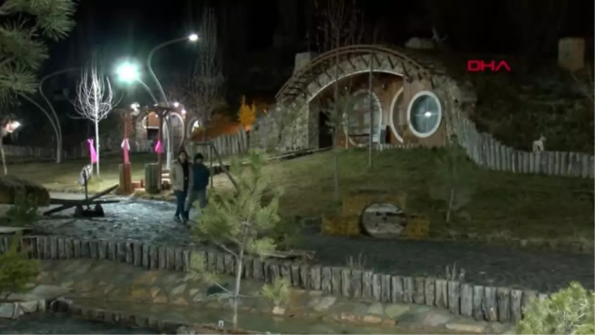 Sivas'ta 'hobbit' evlerinde yeni yıl coşkusu