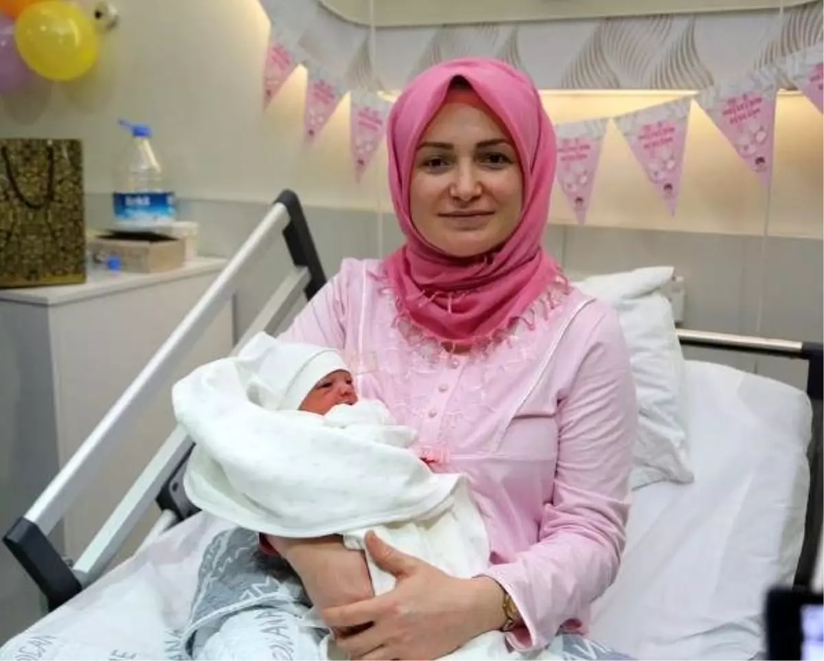 Sivas'ta yeni yılın ilk bebeği Zehra Melek oldu