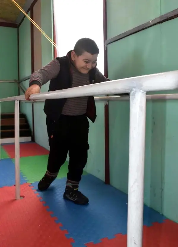�Süper dede�den torununa kesintisiz fizik tedavi imkanı Haberler