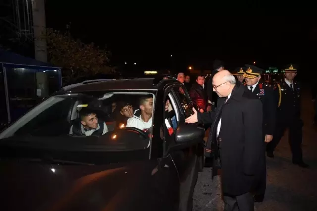 Vali Köşger 2020 yılını güvenlik güçleriyle birlikte karşıladı Vali Köşger 2020 yılını güvenlik güçleriyle birlikte karşıladı
