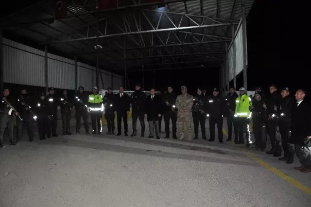 Vali Pehlivan, güvenlik güçlerini yalnız Bırakmadı Vali Pehlivan, güvenlik güçlerini yalnız Bırakmadı