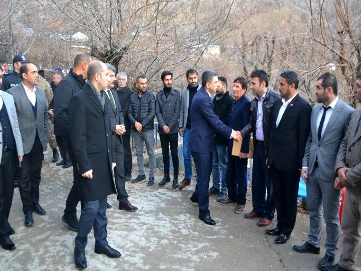 Vali Şahin, Sason'da uzman çavuşun ailesine taziye ziyaretinde bulundu