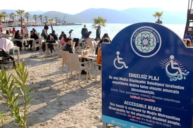 Yılın ilk tatilini sahil kenarında geçirdiler Yılın ilk tatilini sahil kenarında geçirdiler