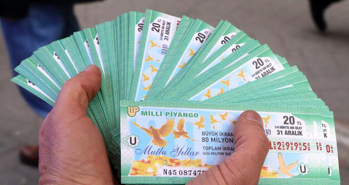 Amorti çıktı mı diye biletini kontrol ettirirken büyük ikramiyenin çıktığını öğrendi