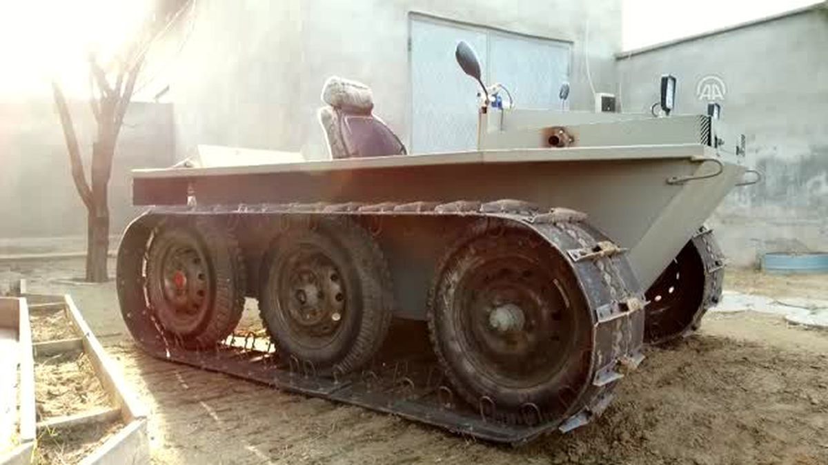 Baba ve oğlu kendi imkanlarıyla paletli arazi aracı üretti