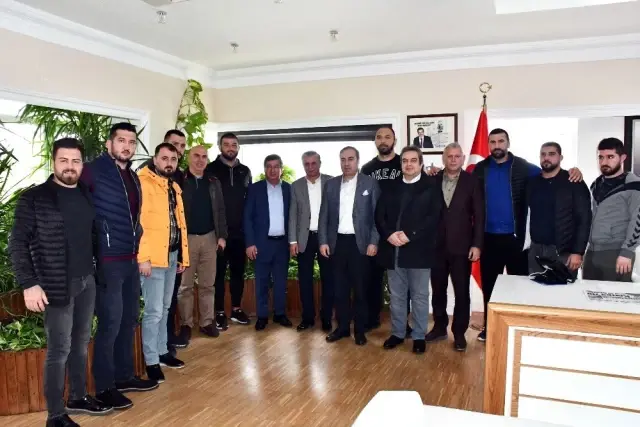 Başpehlivan Gürbüz'den Başkan Topaloğlu'na ziyaret