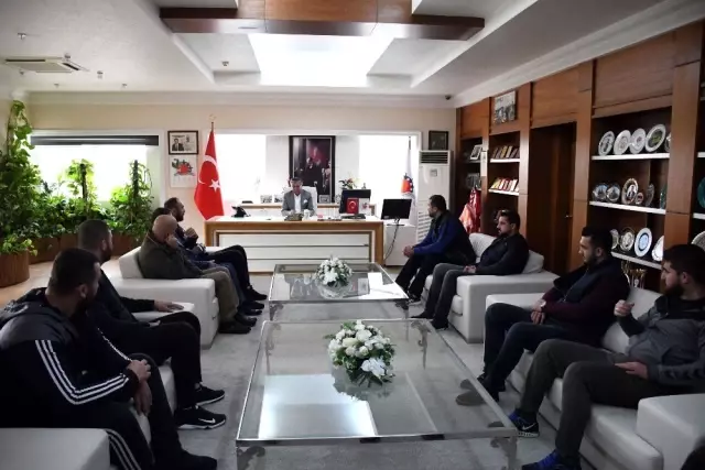 Başpehlivan Gürbüz'den Başkan Topaloğlu'na ziyaret