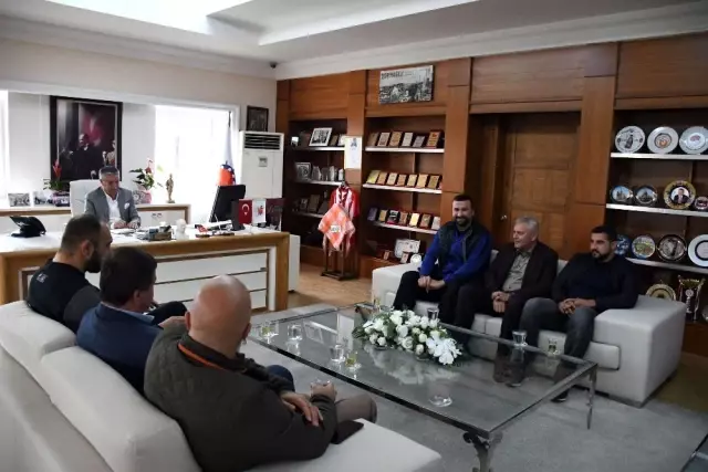 Başpehlivan Gürbüz'den Başkan Topaloğlu'na ziyaret